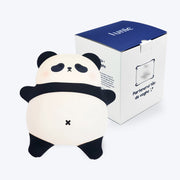Lampă de veghe panda Obi aprinsă, cu lumină caldă pentru camera copilului.